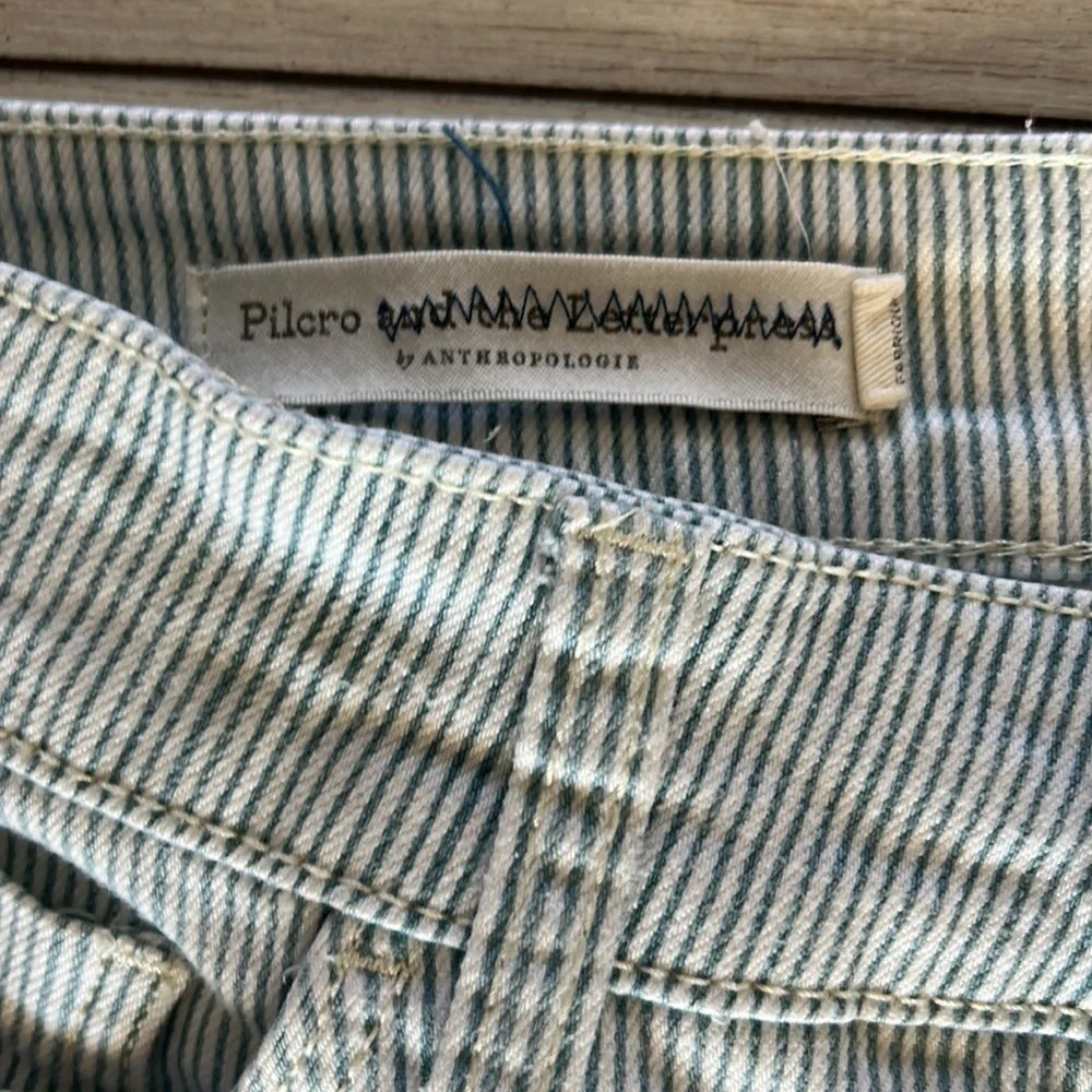 Anthropologie Pilcro mid rise skinny pinstripe jeans size 25